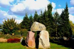 dolmen-ogrody-hortulus-spectabilis-wieza-i-labirynt