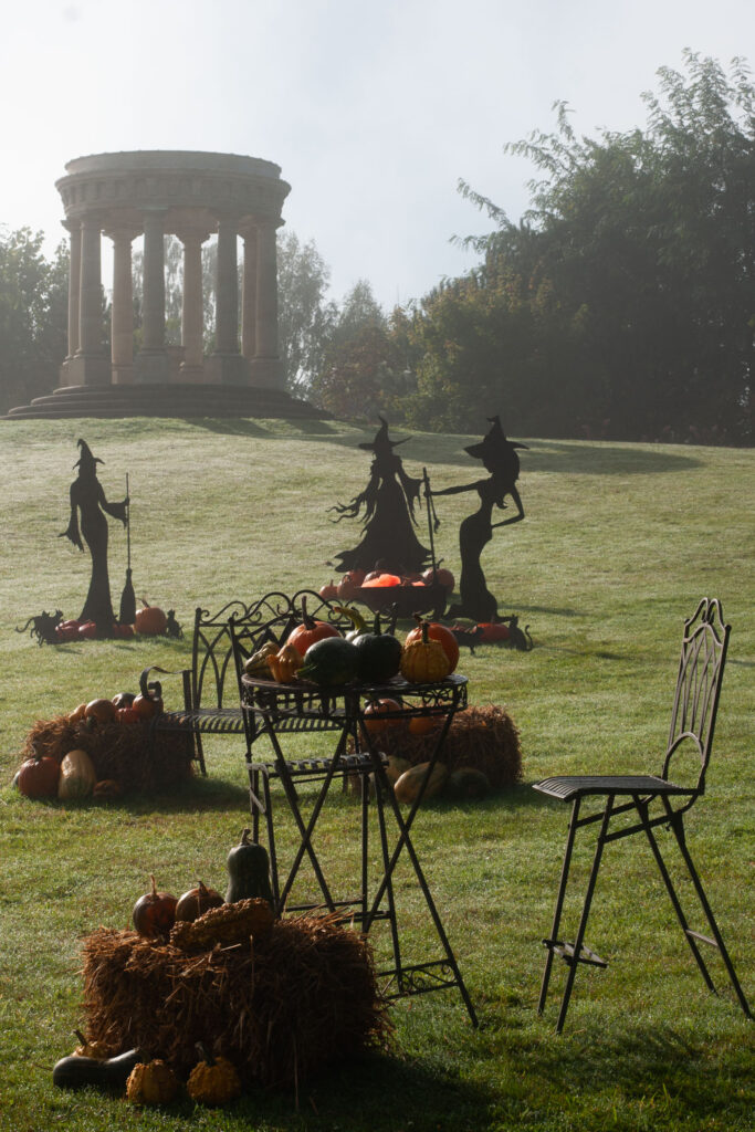 Halloweenowa aranżacja z dyniami na Farmie Dyniowej Hortulus